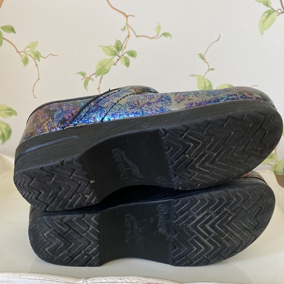 Danksko Women’s Professional Comfort Support Clogs Metallic Patent. US 7.5-8 - Picture 9 of 12